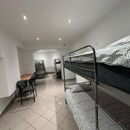 Golebia Hostel Познань Экстерьер фото